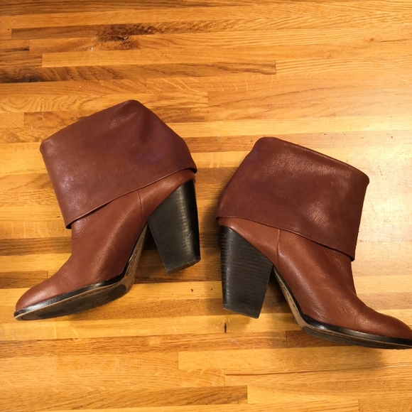 Vince Camuto VP Brass Leather Booties 8.5B - Picture 3 of 7